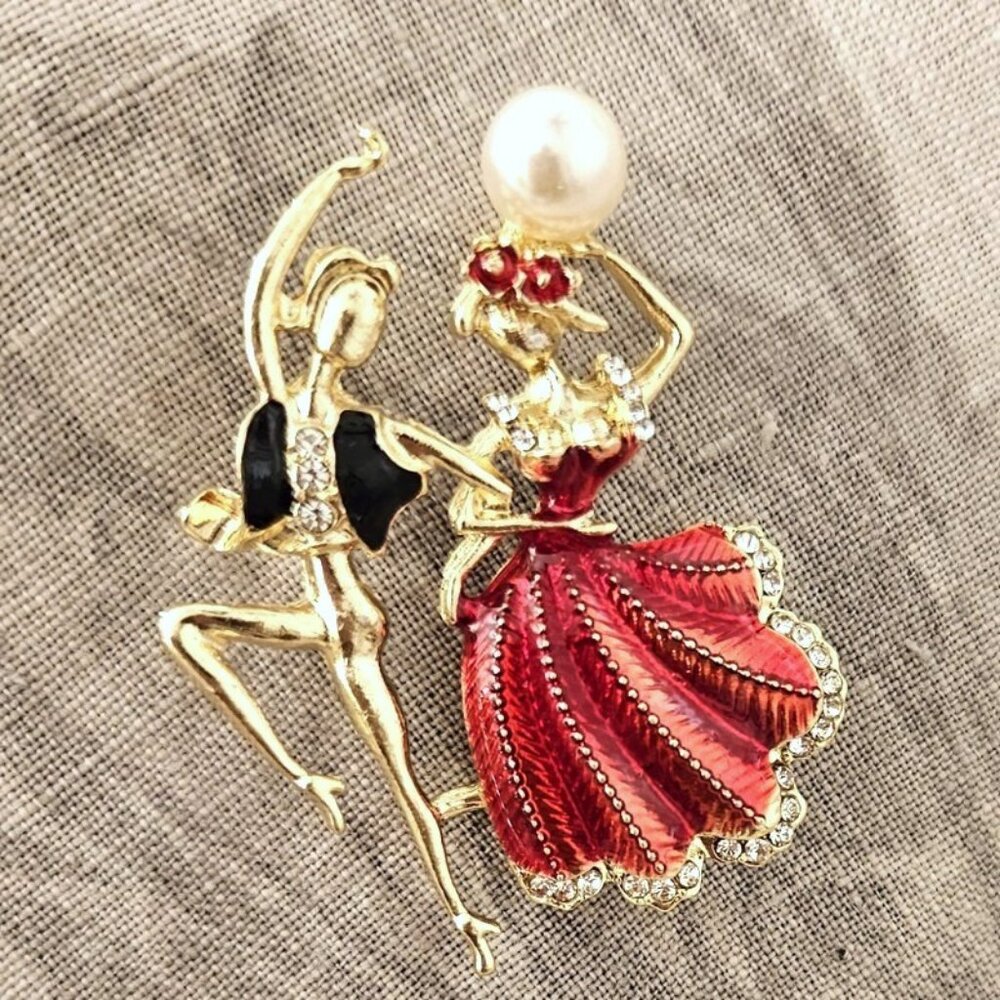 Dancing Couple Pin